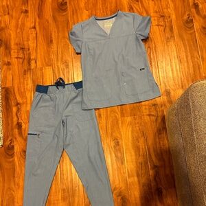 Adar Scrubs